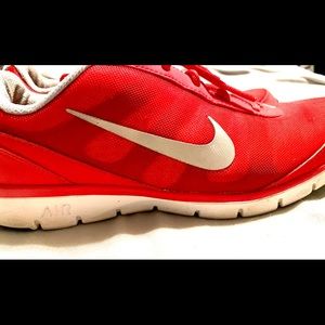 Nike 8.5 Women’s tennis shoes